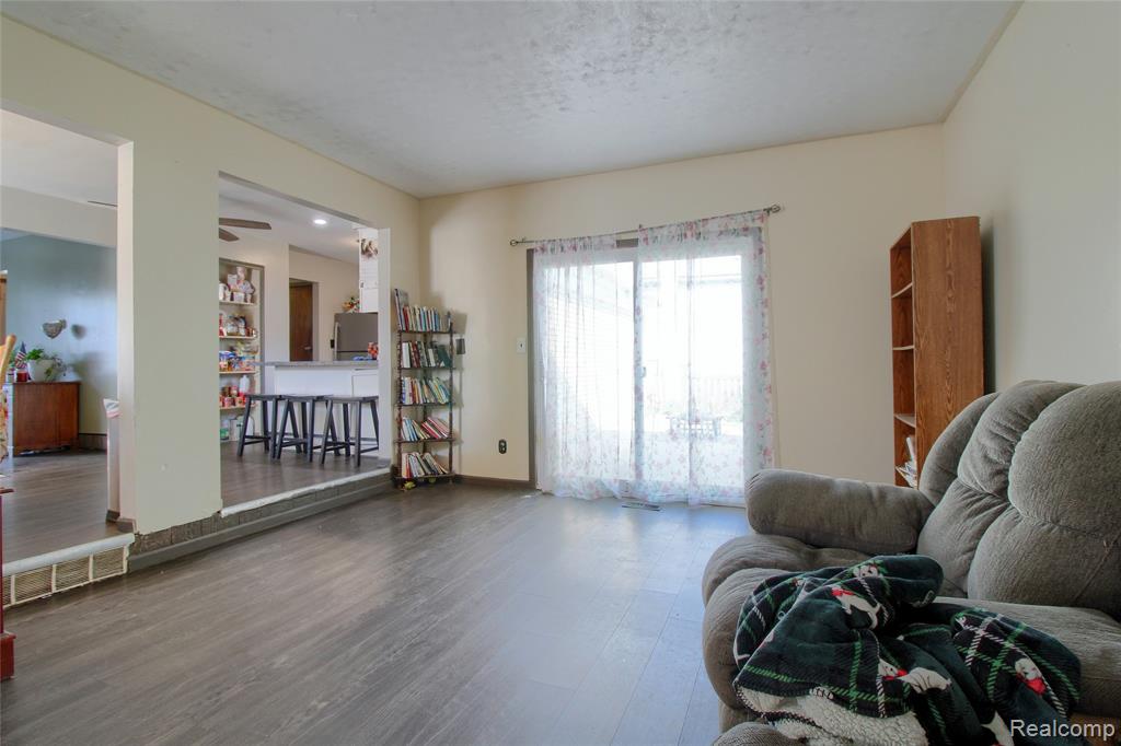 42272 Beechwood Court Court, Canton, MI 48188 — Photo 6