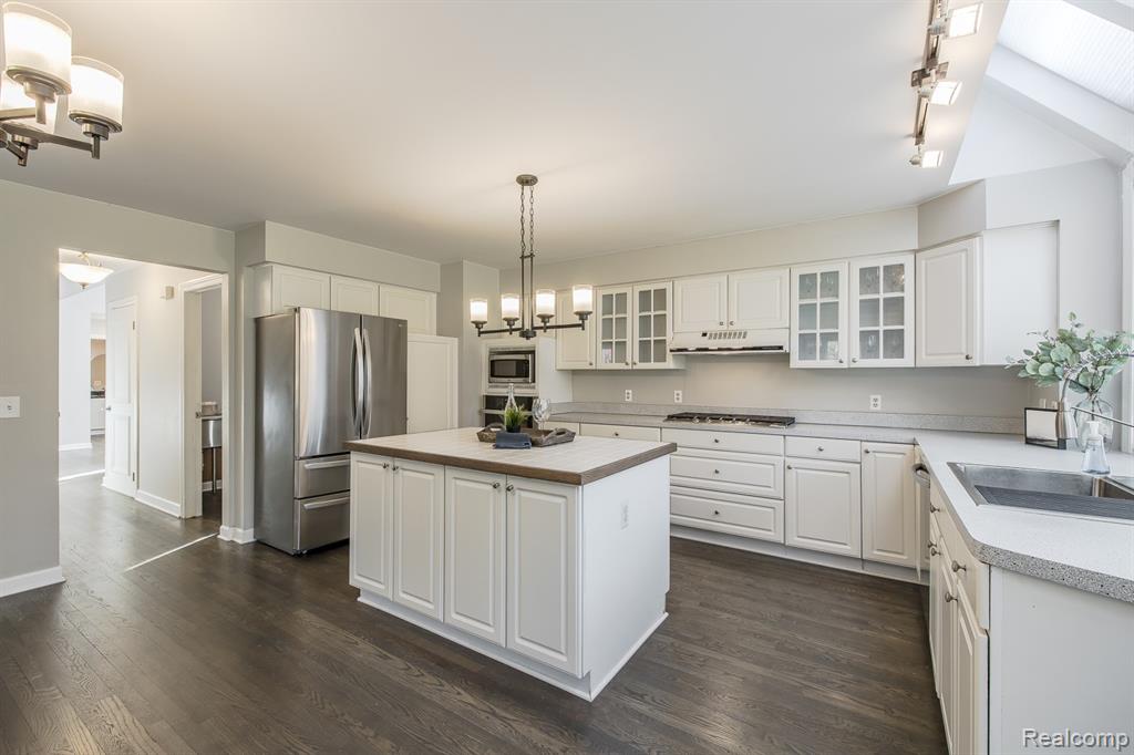 6351 Cherry Tree Court, Rochester Hills, MI 48306 — Photo 20