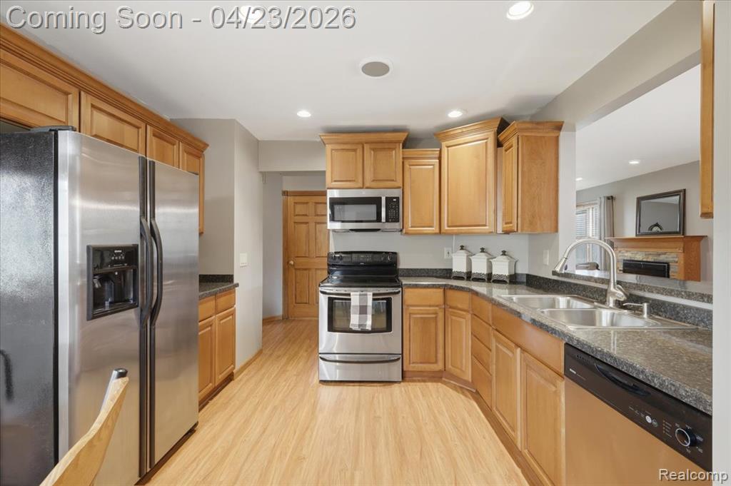 2309 Wood Creek Court, Burton, MI 48519 — Photo 12