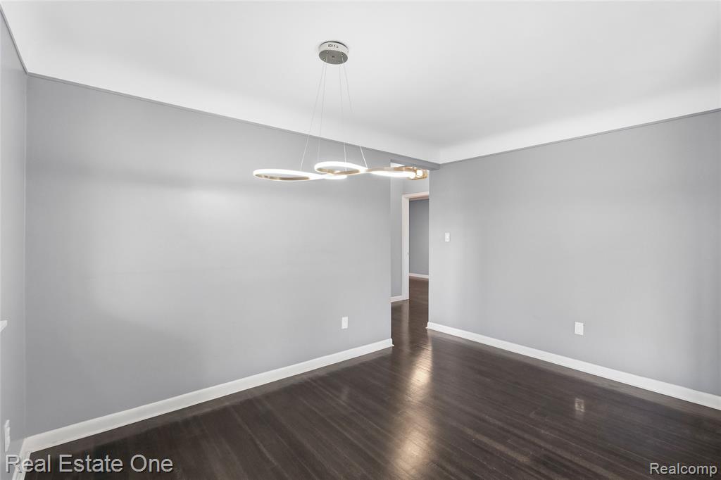 8528 Norborne Avenue, Dearborn Heights, MI 48127 — Photo 6