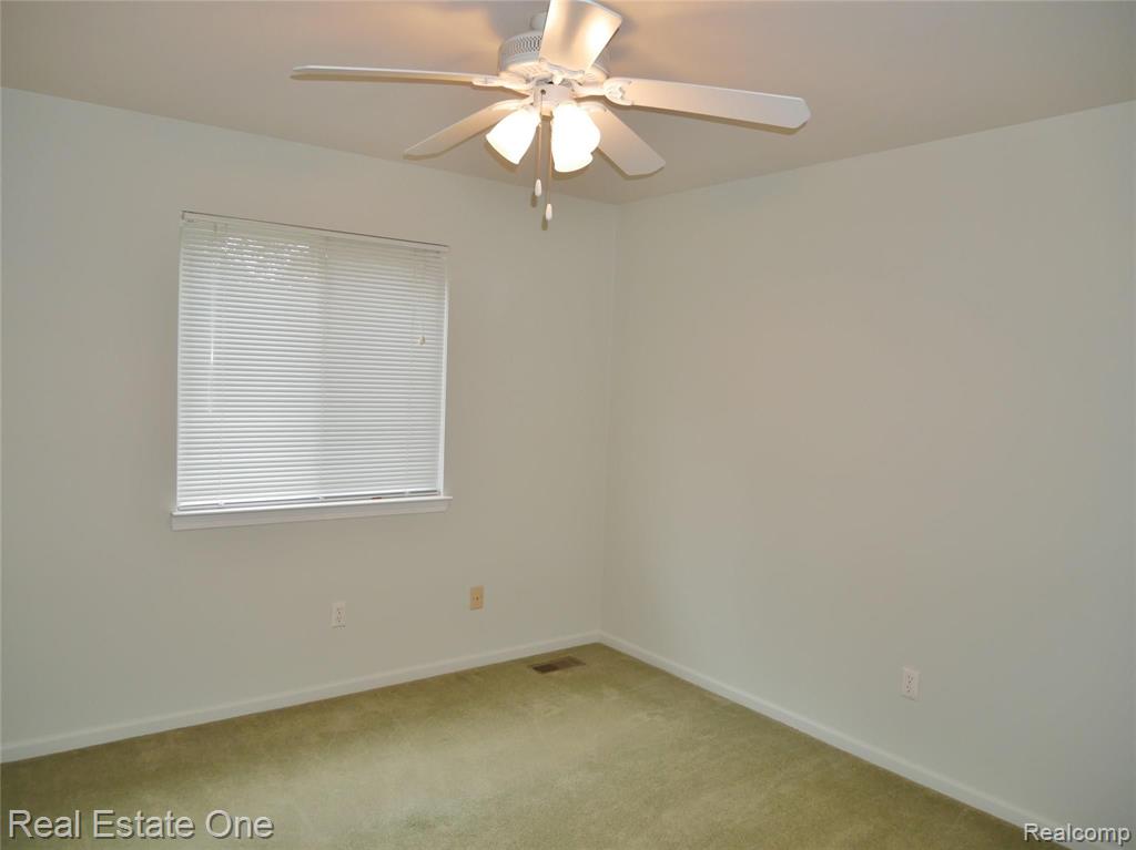5499 Seabreeze Lane, Sterling Heights, MI 48310 — Photo 12