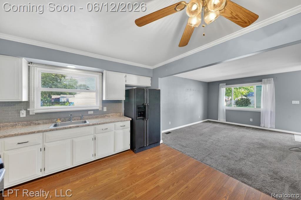 806 E Barrett Avenue, Madison Heights, MI 48071 — Photo 13
