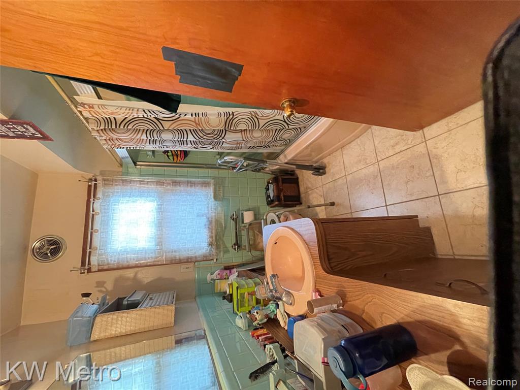 3127 W 8 Mile Road, Detroit, MI 48221 — Photo 5