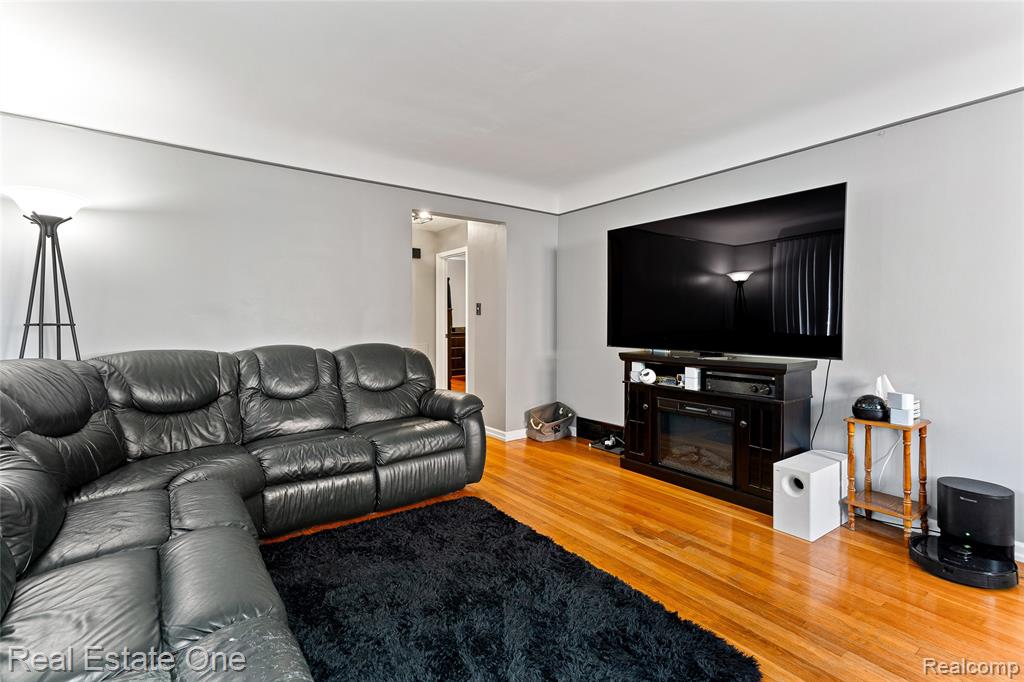 9864 Fox Avenue W, Allen Park, MI 48101 — Photo 7