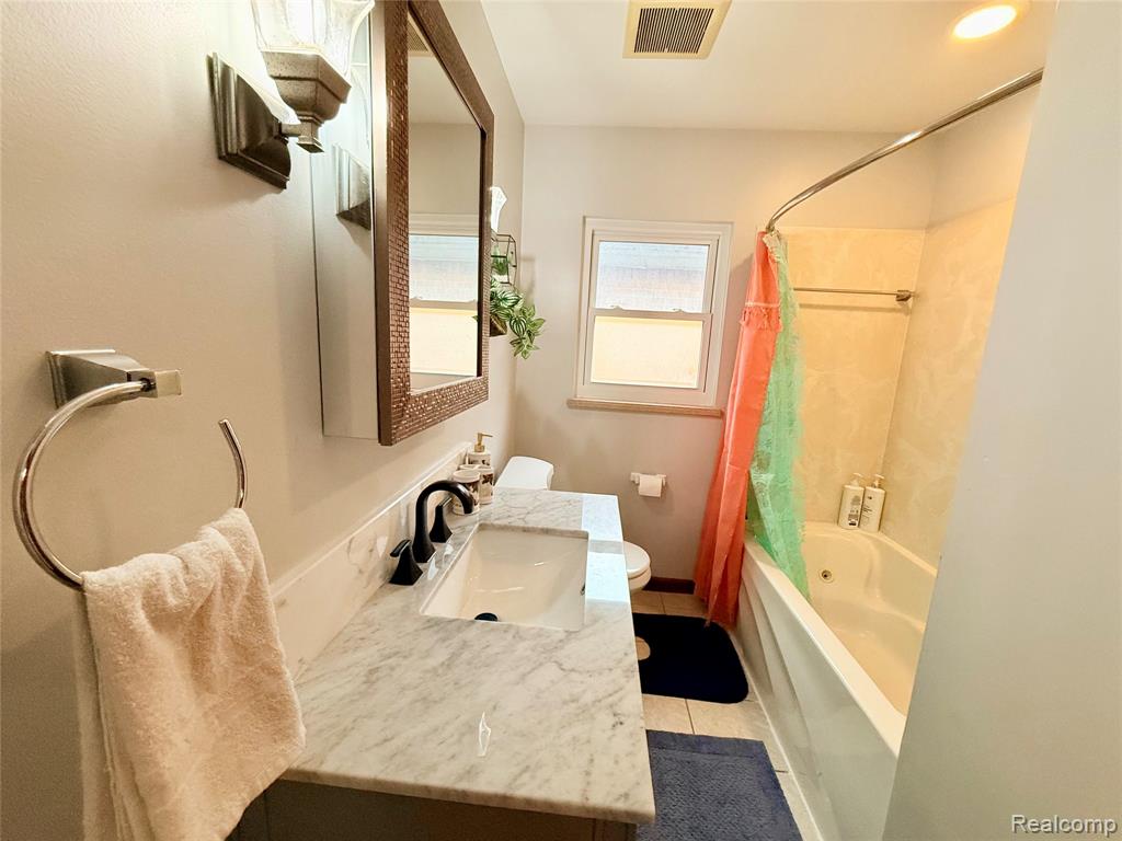 8152 Potomac, Center Line, MI 48015 — Photo 9