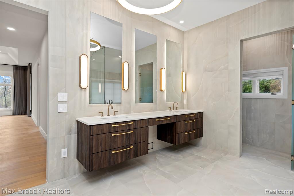 1888 W Tahquamenon Court, Bloomfield Hills, MI 48302 — Photo 35