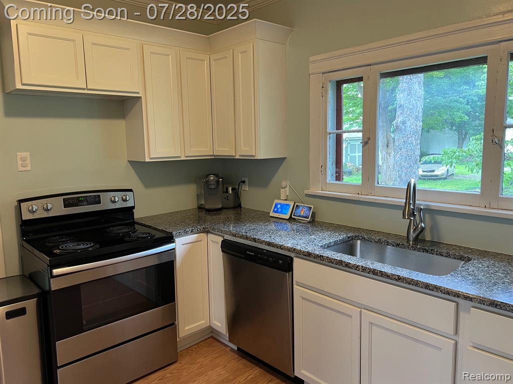617 N Madison Street, Lapeer, MI 48446 — Photo 17