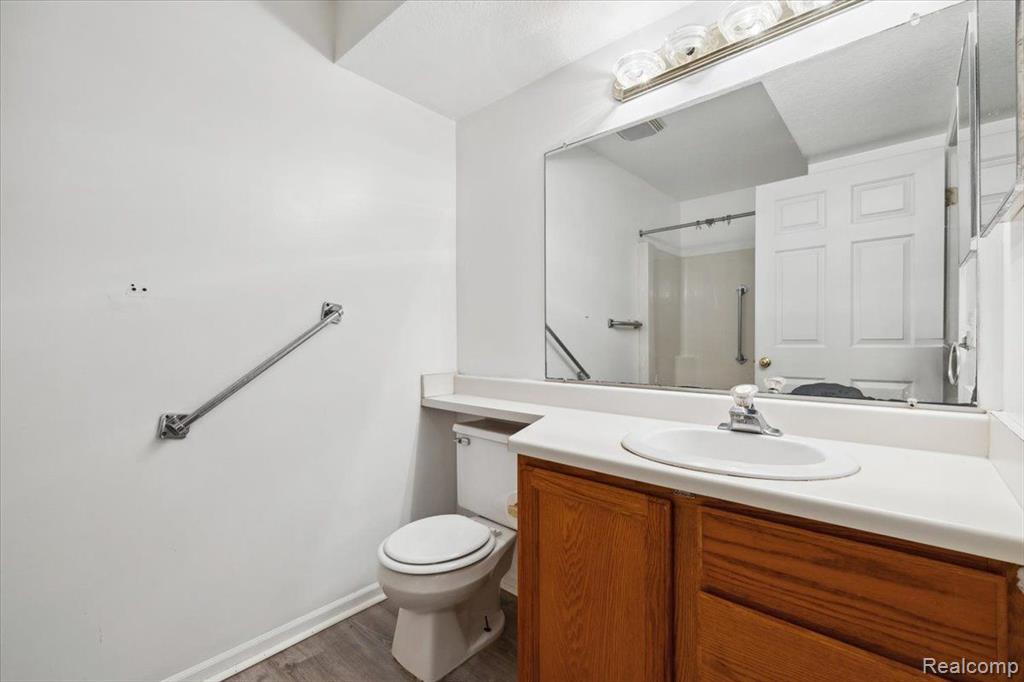 1137 CURZON Court, 101, Howell, MI 48843 — Photo 22