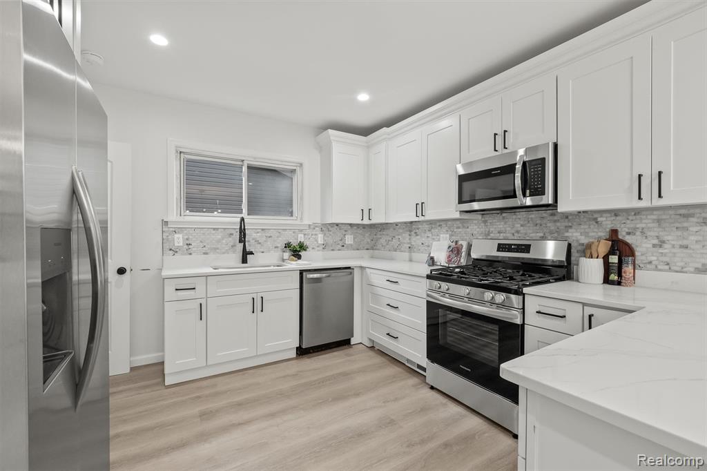 716 Hawthorn Avenue, Royal Oak, MI 48067 — Photo 10