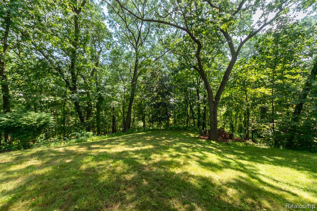 6939 West Ridge Drive, Brighton, MI 48116 — Photo 23