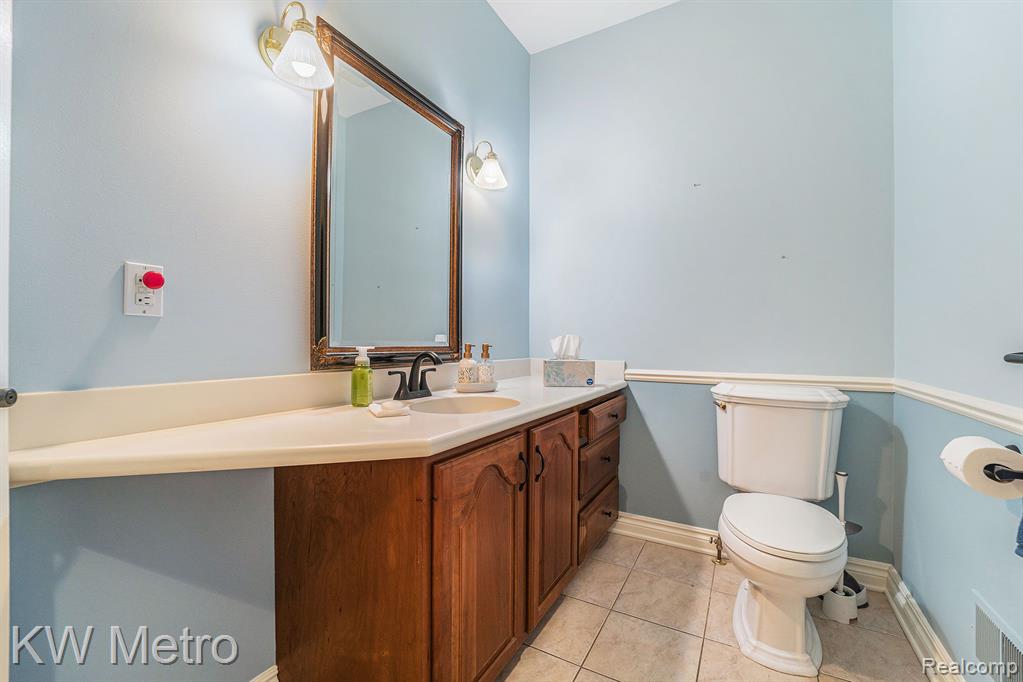 18 CAMBRIDGE Boulevard, Pleasant Ridge, MI — Photo 10