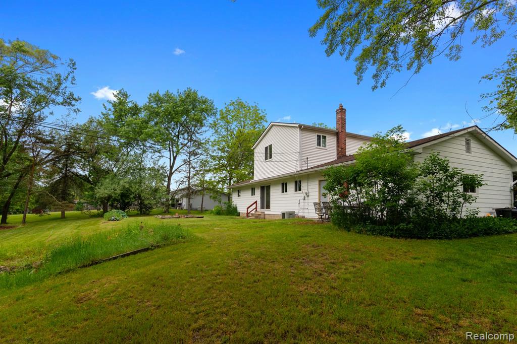 4327 Lancashire, Milford, MI 48380 — Photo 32