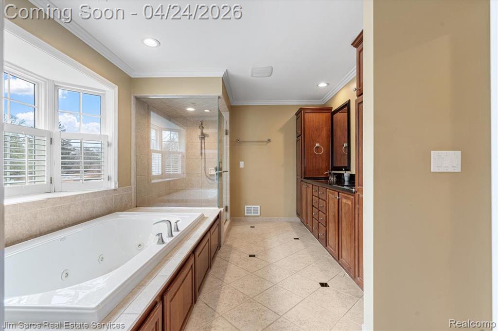 919 Cook Road, Grosse Pointe Woods, MI 48236 — Photo 19