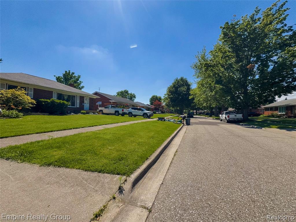 905 N Esplanade Street, Mount Clemens, MI 48043 — Photo 4