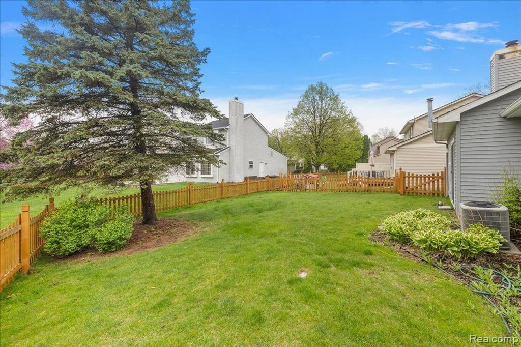 47235 SCARLET Drive S, Novi, MI — Photo 49