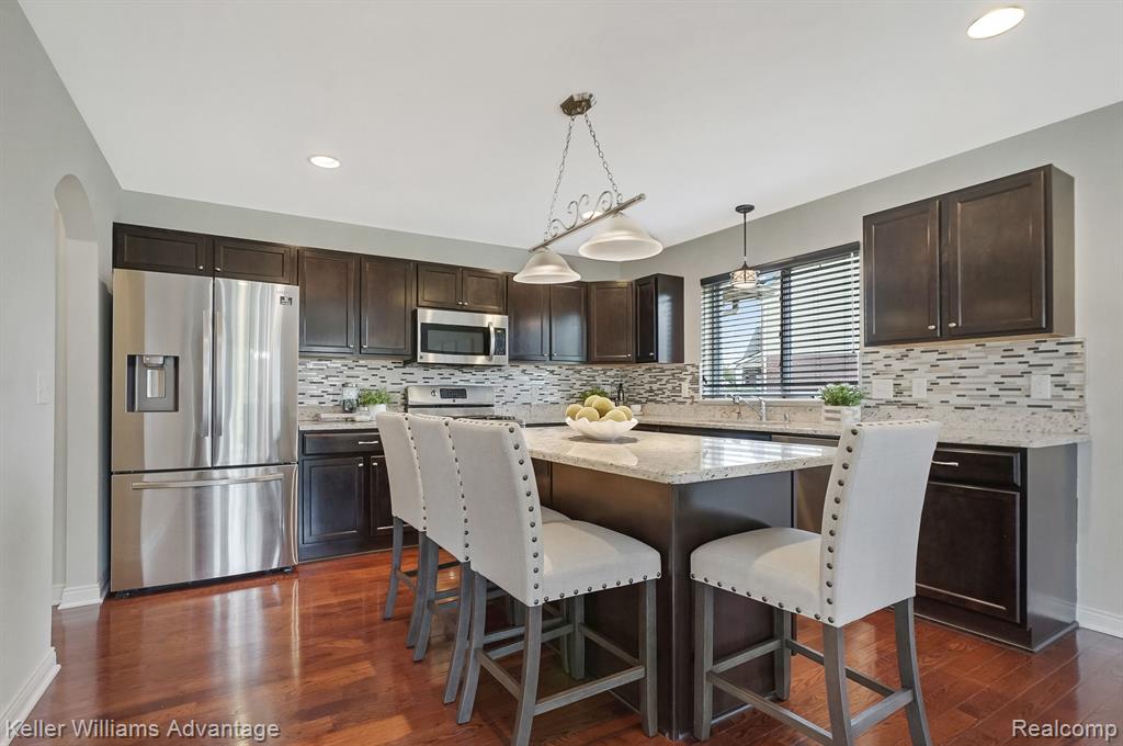 54933 BRENTWOOD Drive, South Lyon, MI 48178 — Photo 10