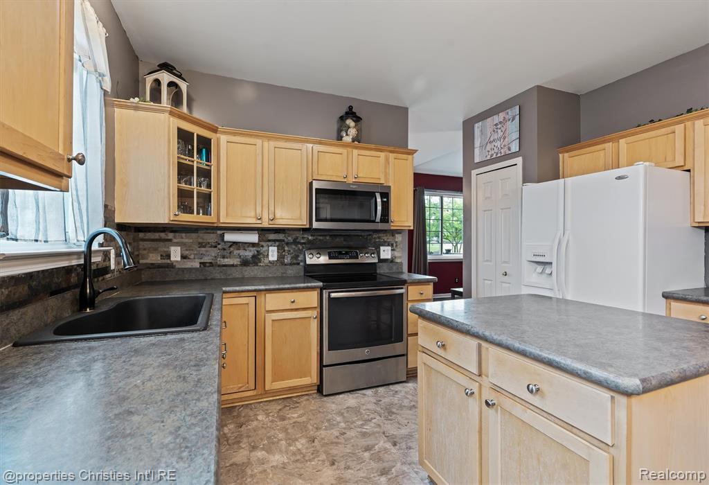 1805 Lincoln Drive, Canton, MI 48188 — Photo 16