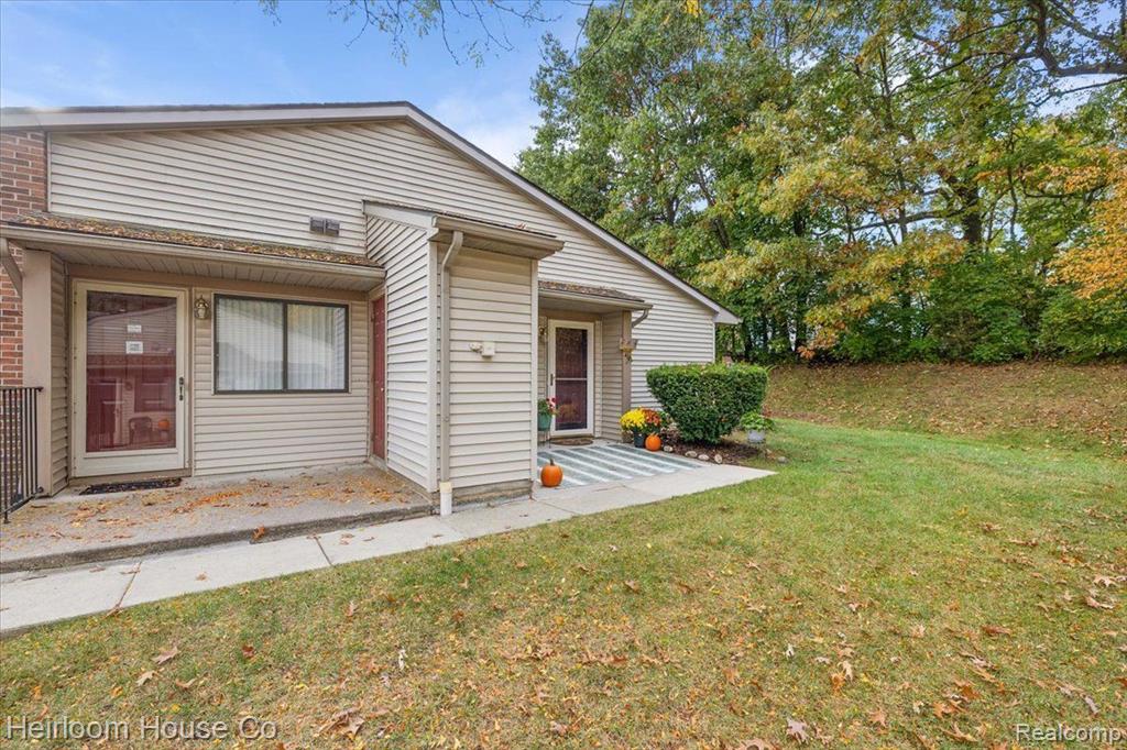 423 WATER TOWER Circle, 100, Brighton, MI 48116 — Photo 21