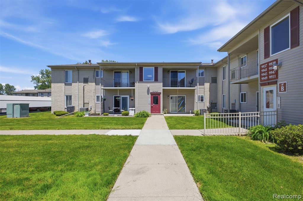 9921 Allen Pointe Drive, 4, Allen Park, MI 48101 — front exterior
