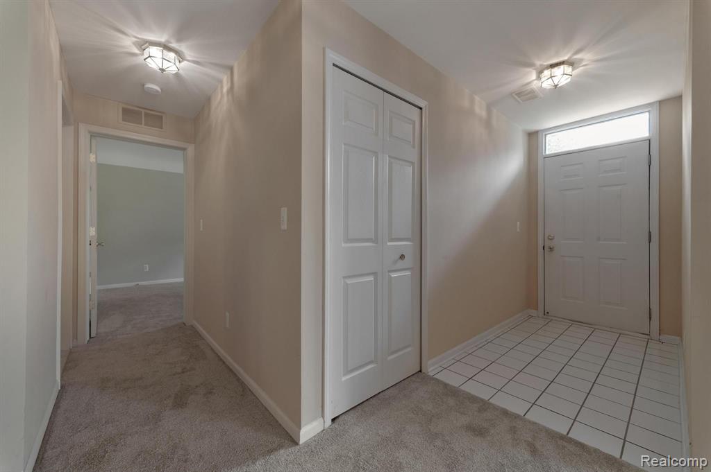 46254 CAVALIER Drive, Macomb, MI 48044 — Photo 4