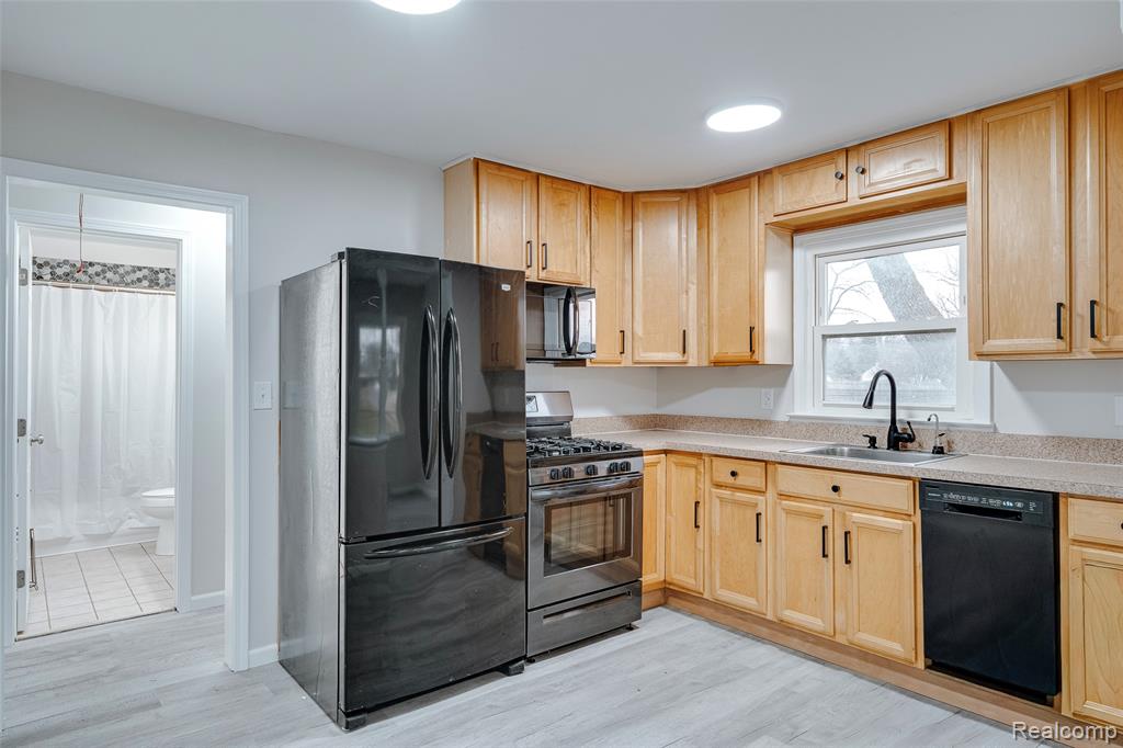 7451 Cavell Street, Westland, MI — Photo 16