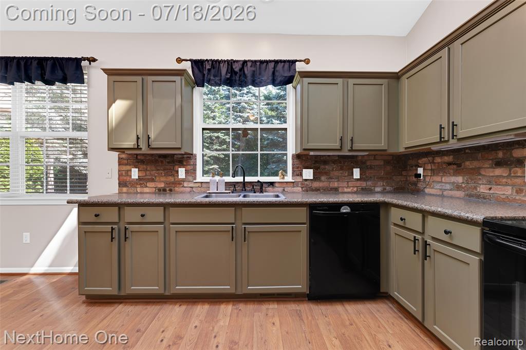 6496 Lake Meadow Drive, Waterford, MI 48327 — Photo 8