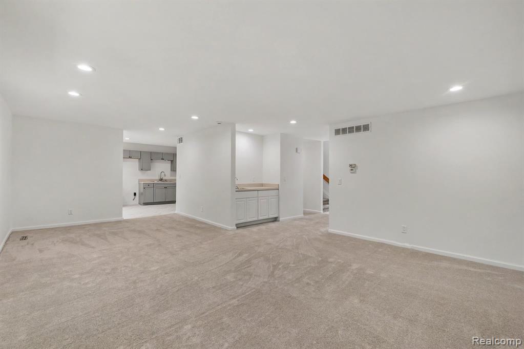 2056 Walden Court, Flint, MI 48532 — Photo 3