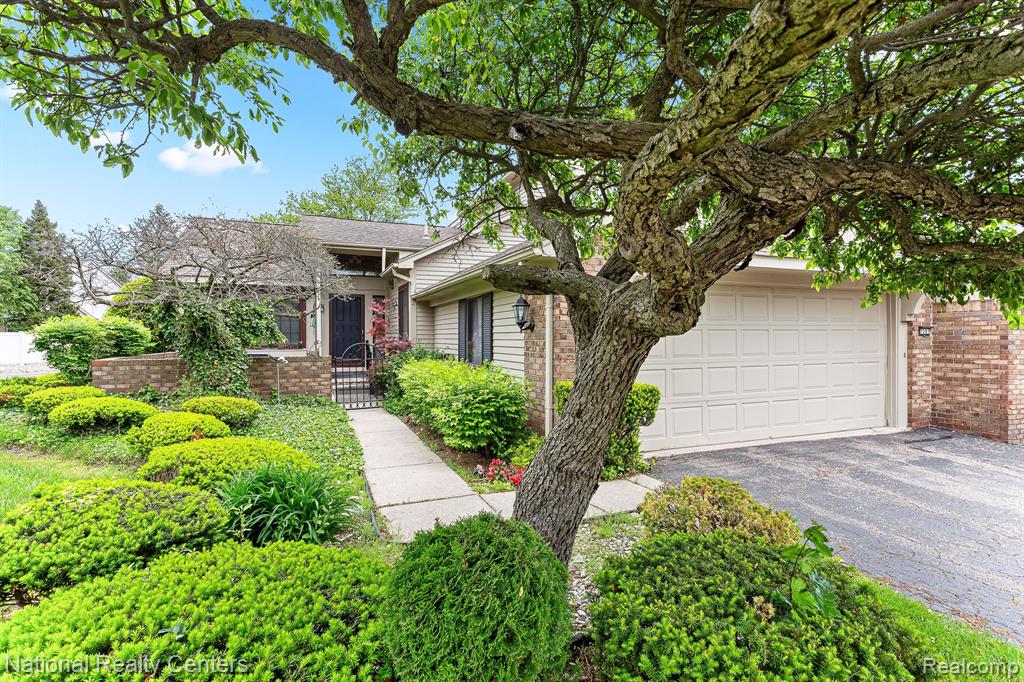 7207 Creeks Bend Drive, West Bloomfield, MI — Photo 51