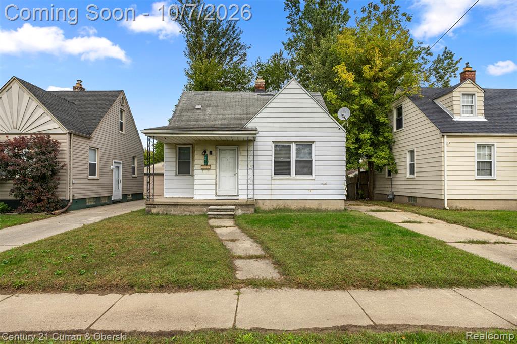 26016 Pennie Street, Dearborn Heights, MI 48125