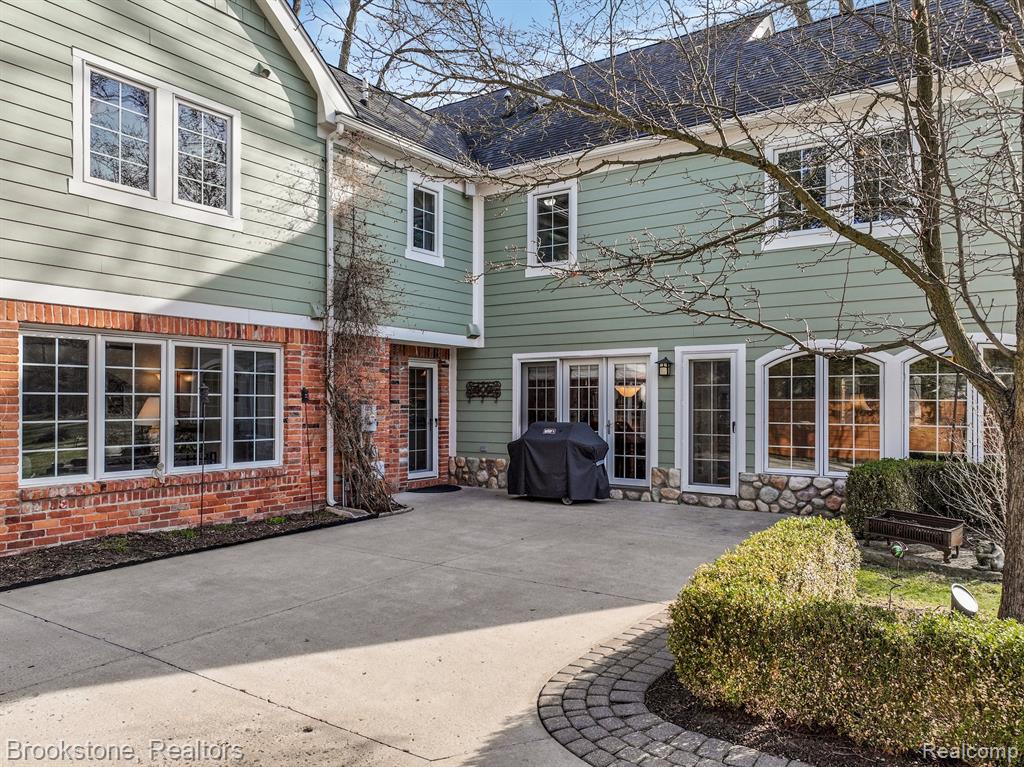 7585 LILAC Court, West Bloomfield, MI 48324 — Photo 36