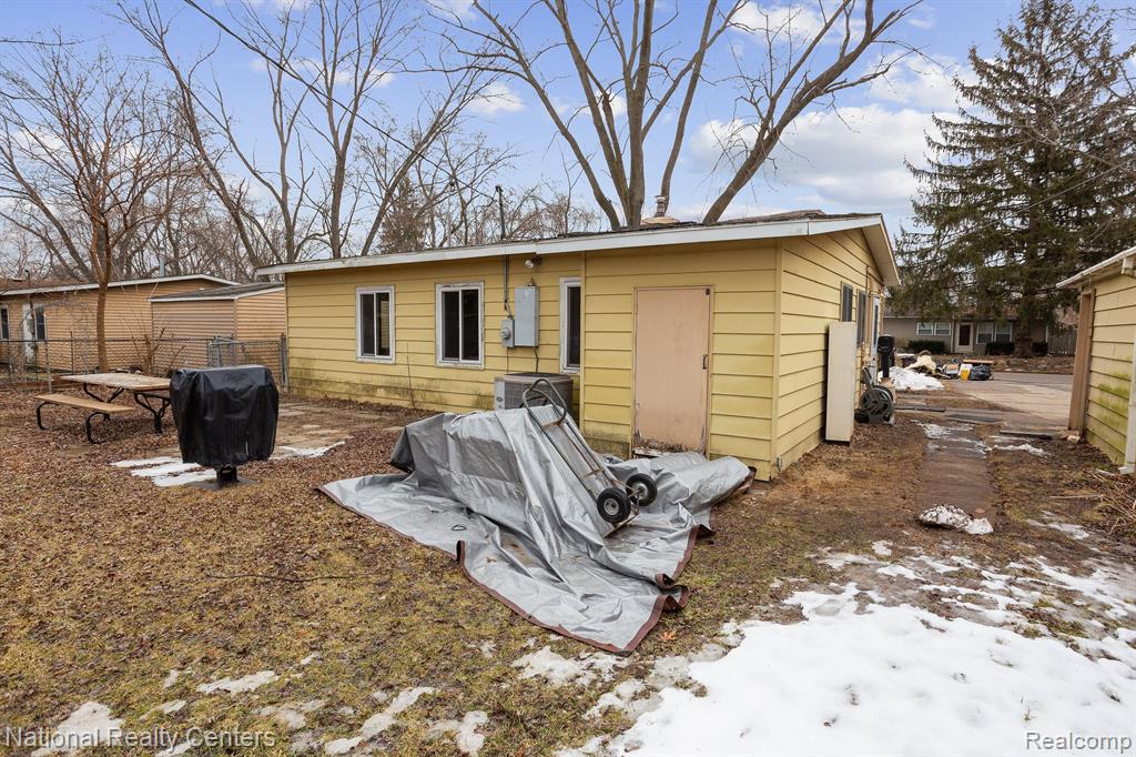 6378 Beth, Brighton, MI 48116 — Photo 24