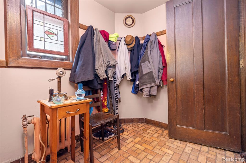 2475 Iroquois Street, Detroit, MI 48214 — Photo 44
