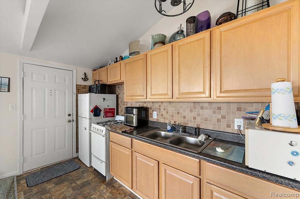 9287 N River Road, 3, Clay, MI 48001 — Photo 7
