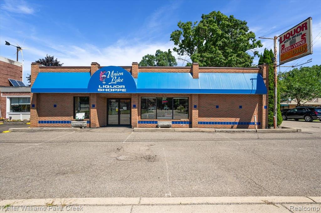 2515 Union Lake Road, Commerce Twp, MI 48382
