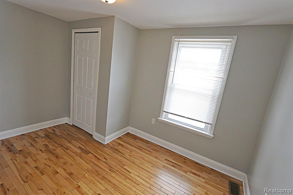 802 E 11 MILE Road, Royal Oak, MI 48067 — Photo 15