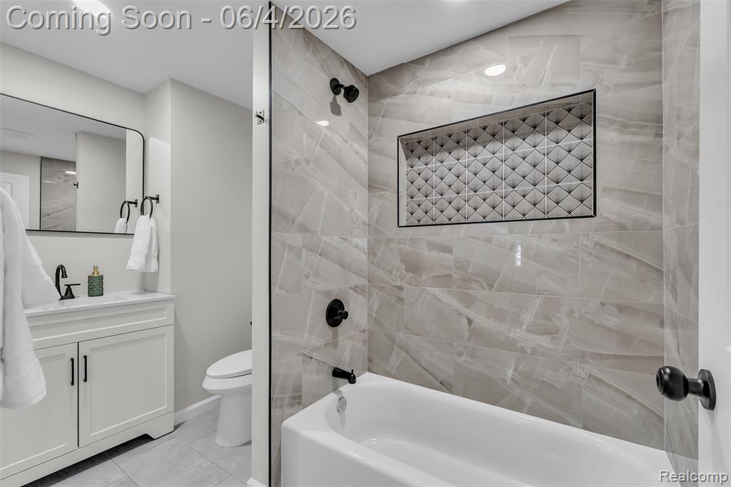 2890 Beland Avenue, Keego Harbor, MI 48320 — Photo 18