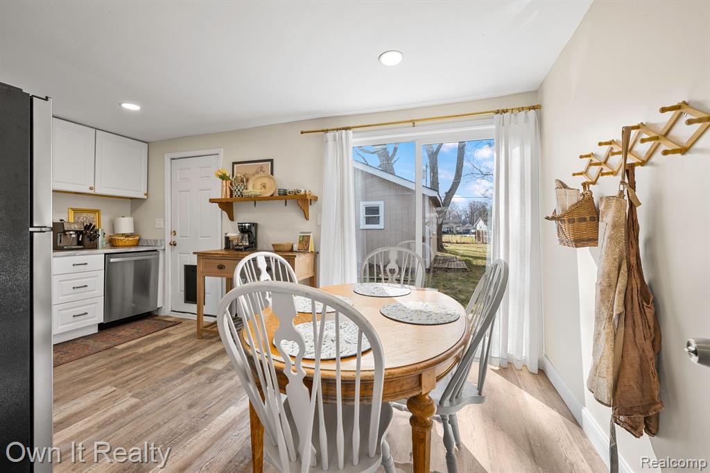 469 LAKESIDE Drive, Waterford, MI 48328 — Photo 15
