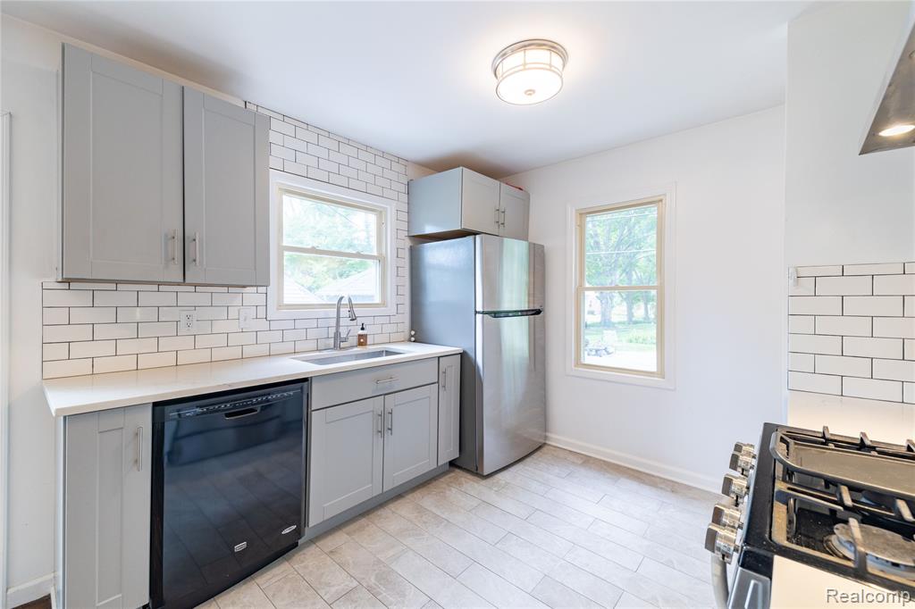 8729 Bellevue Road, Grosse Ile, MI 48138 — Photo 11