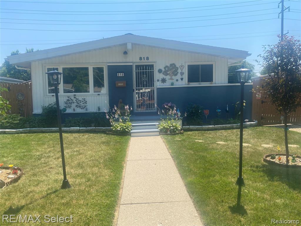 818 McKeighan Avenue, Flint, MI 48507 — Photo 2