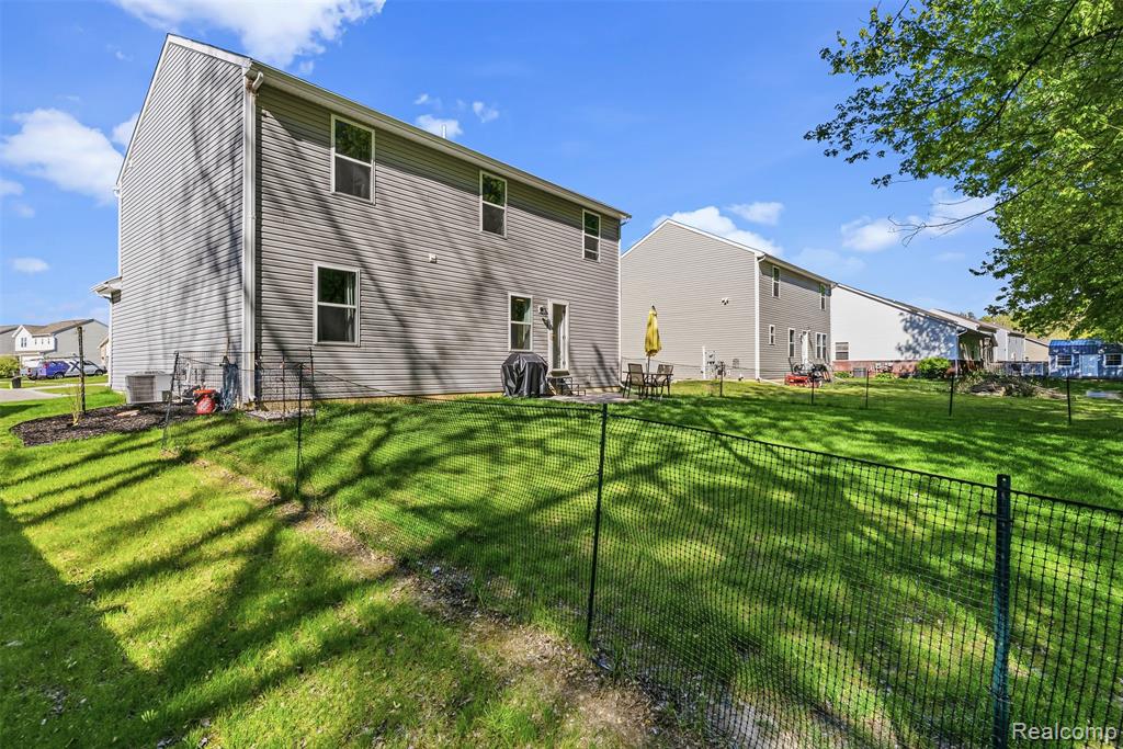 6048 Burton Estates Drive, Burton, MI 48519 — Photo 33