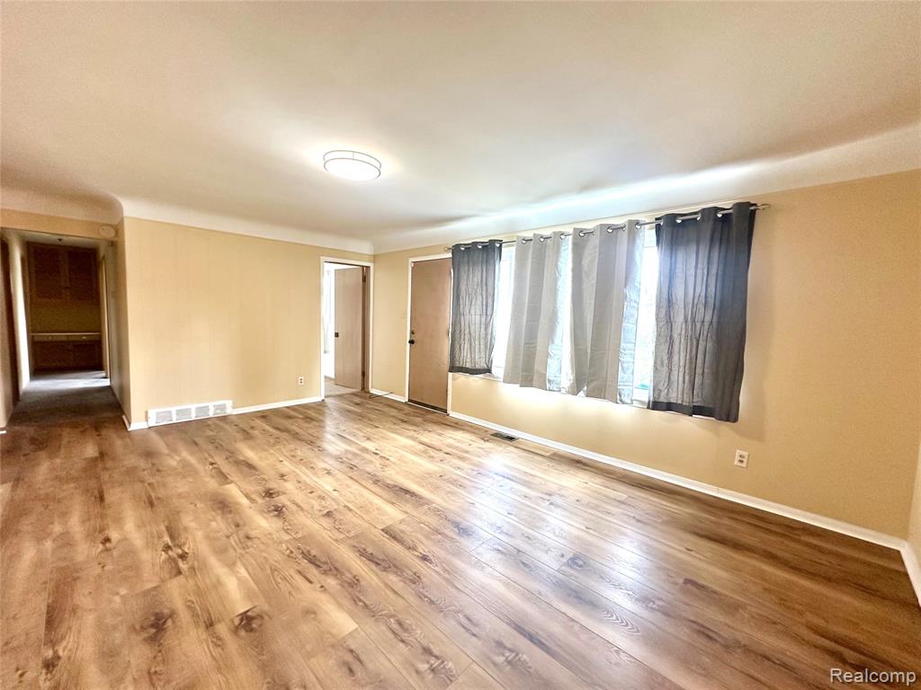 6644 Cronin Drive, Dearborn Heights, MI 48127 — Photo 6