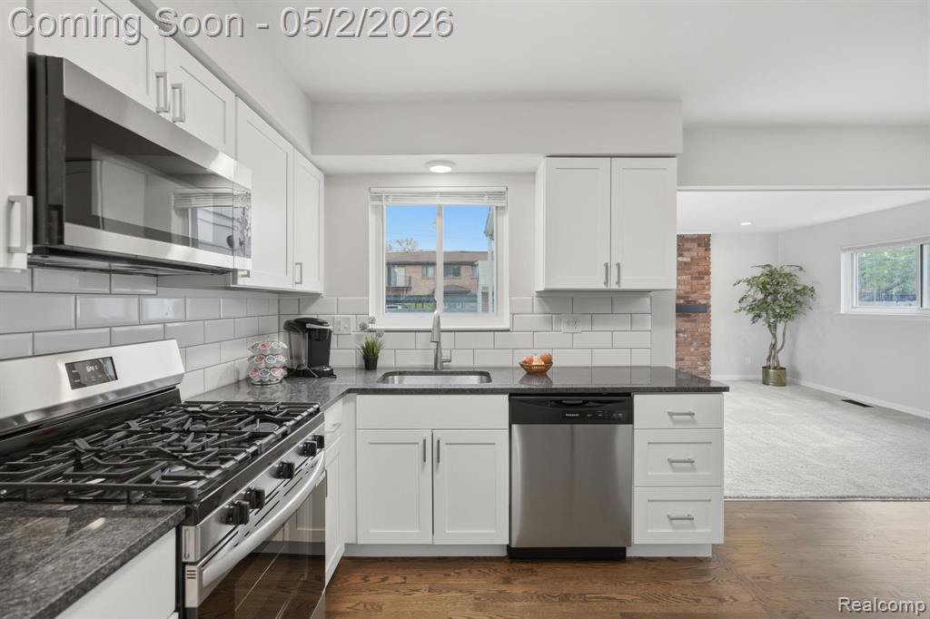 19704 Parkside Street, Saint Clair Shores, MI 48080 — Photo 16