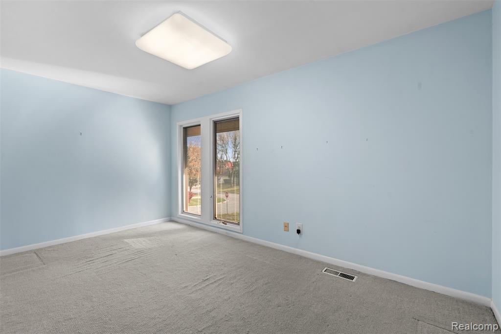 4724 Tara Court, West Bloomfield, MI 48323 — Photo 24