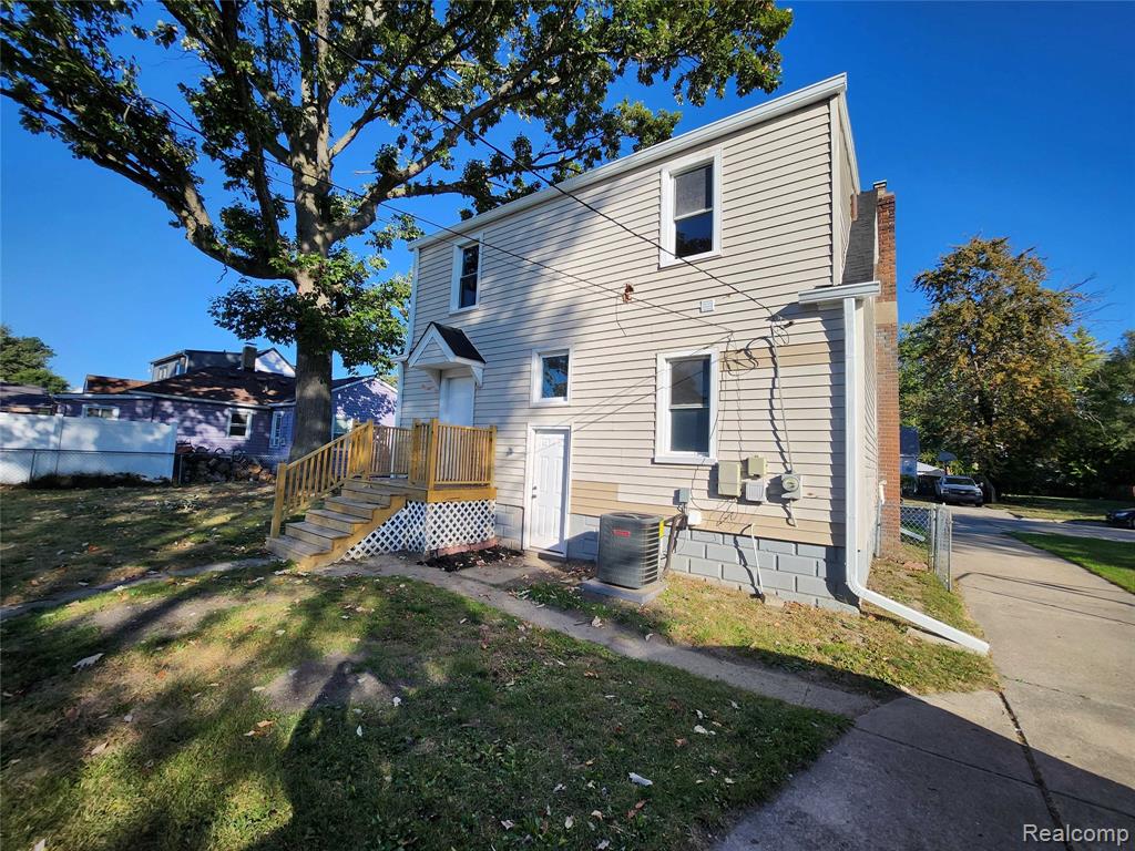 550 E Mapledale Avenue, Hazel Park, MI 48030 — Photo 3