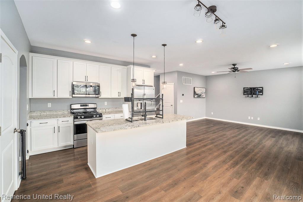 83 Barnsley Drive, Howell, MI 48843 — Photo 6