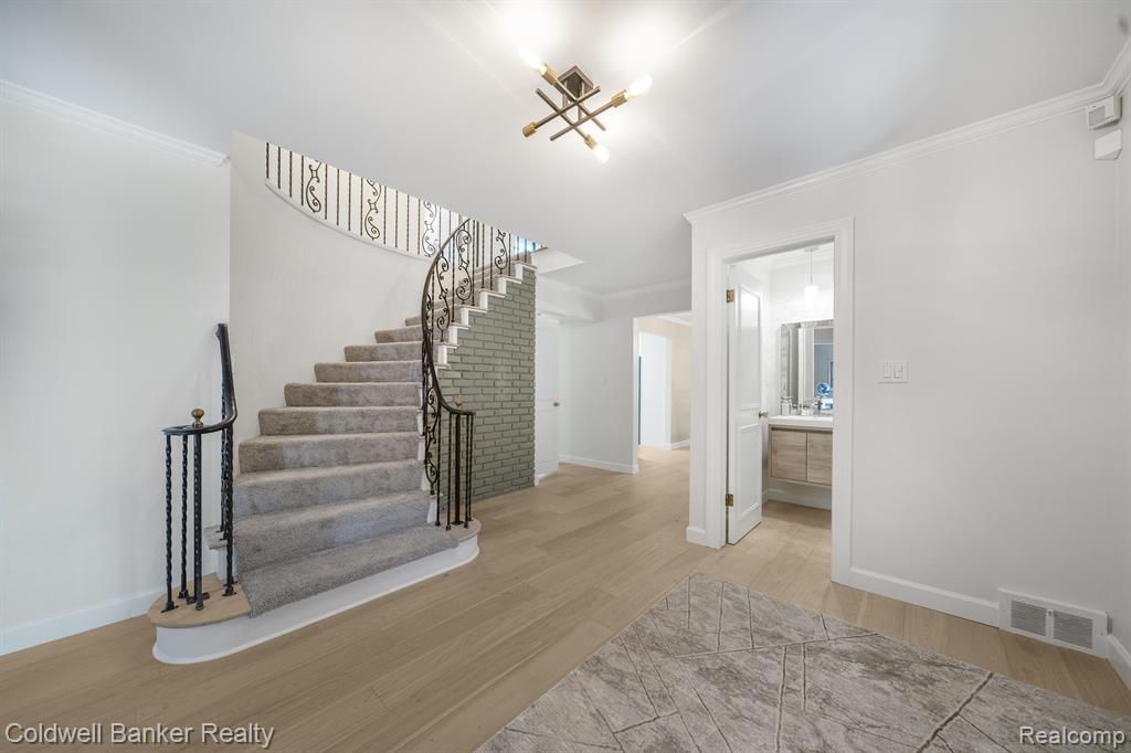 5679 Hunters Gate, Troy, MI 48098 — Photo 8