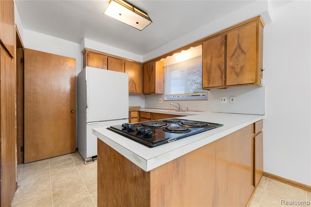 28876 Palm Beach Drive, Warren, MI 48093 — Photo 11