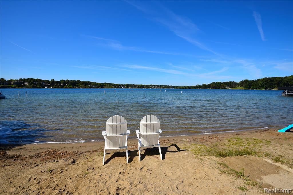 3800 Lakeview Boulevard, Orchard Lake Village, MI 48324 — Photo 3