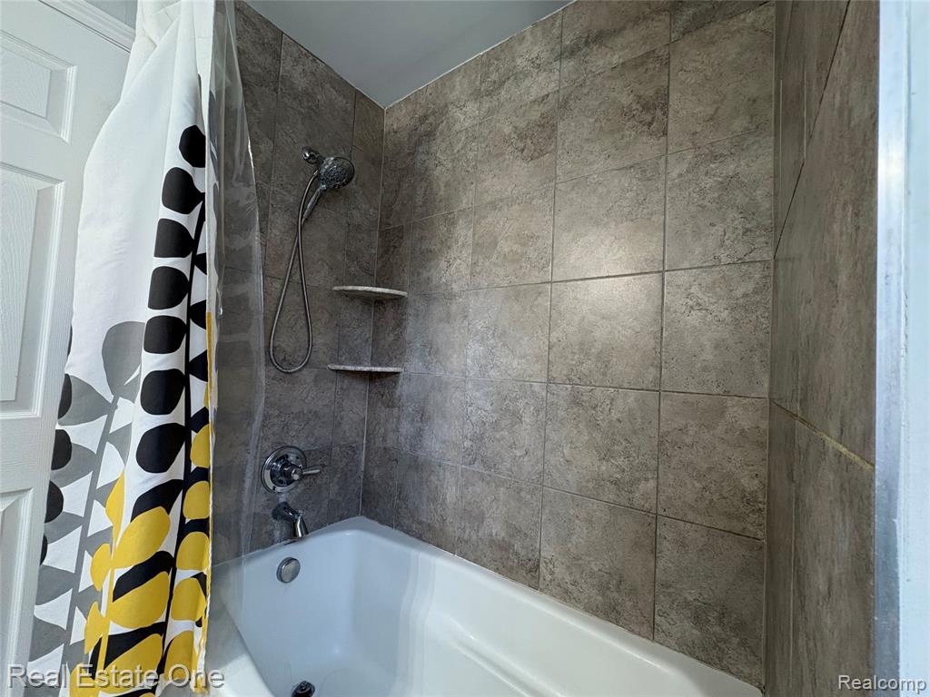329 Beaver Run, Holly, MI 48442 — Photo 29