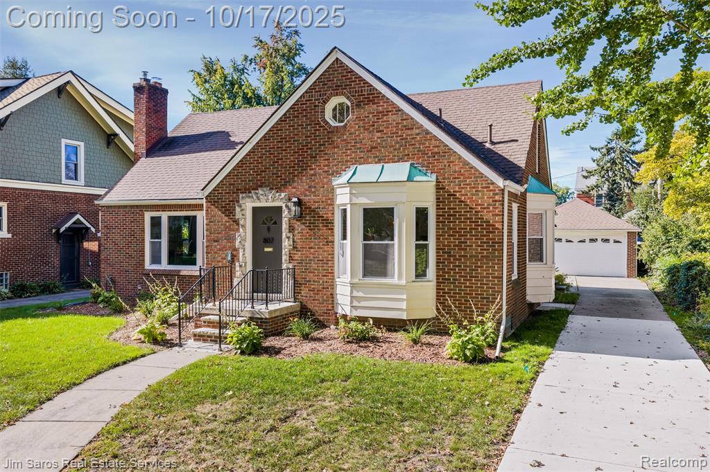 807 Barrington, Grosse Pointe Park, MI 48230 — Photo 2